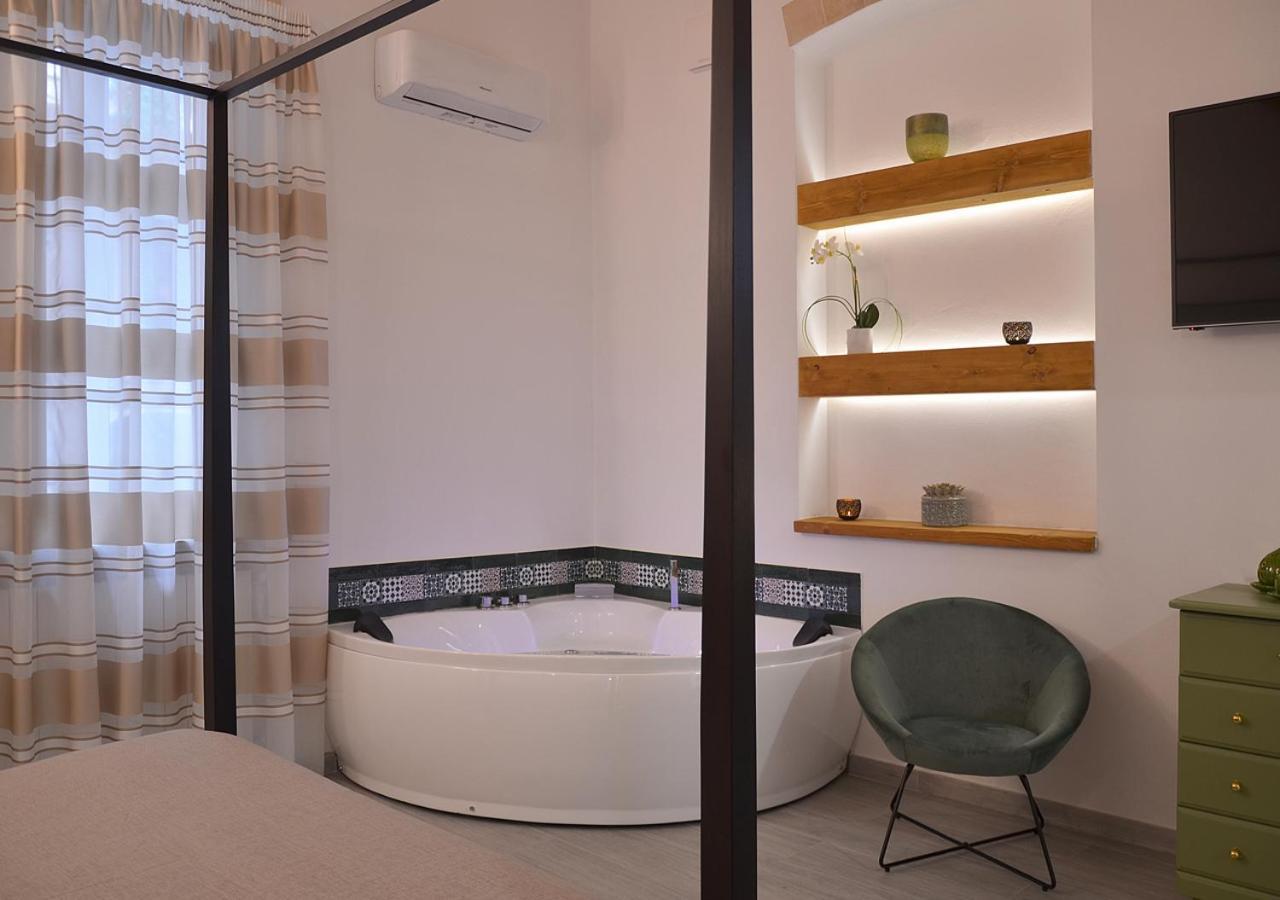 טאראנטו The Court Suites & Spa מראה חיצוני תמונה